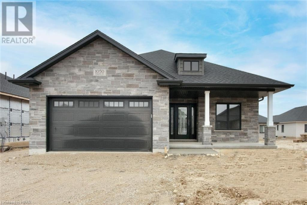 1050 EVANS Street W, Listowel