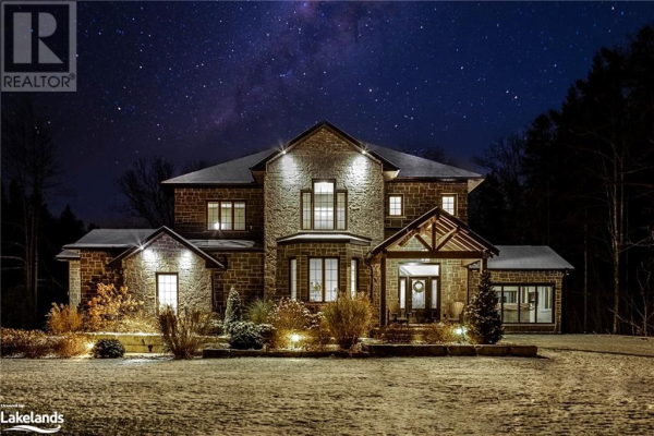27 KINGFISHER Crescent, Tiny