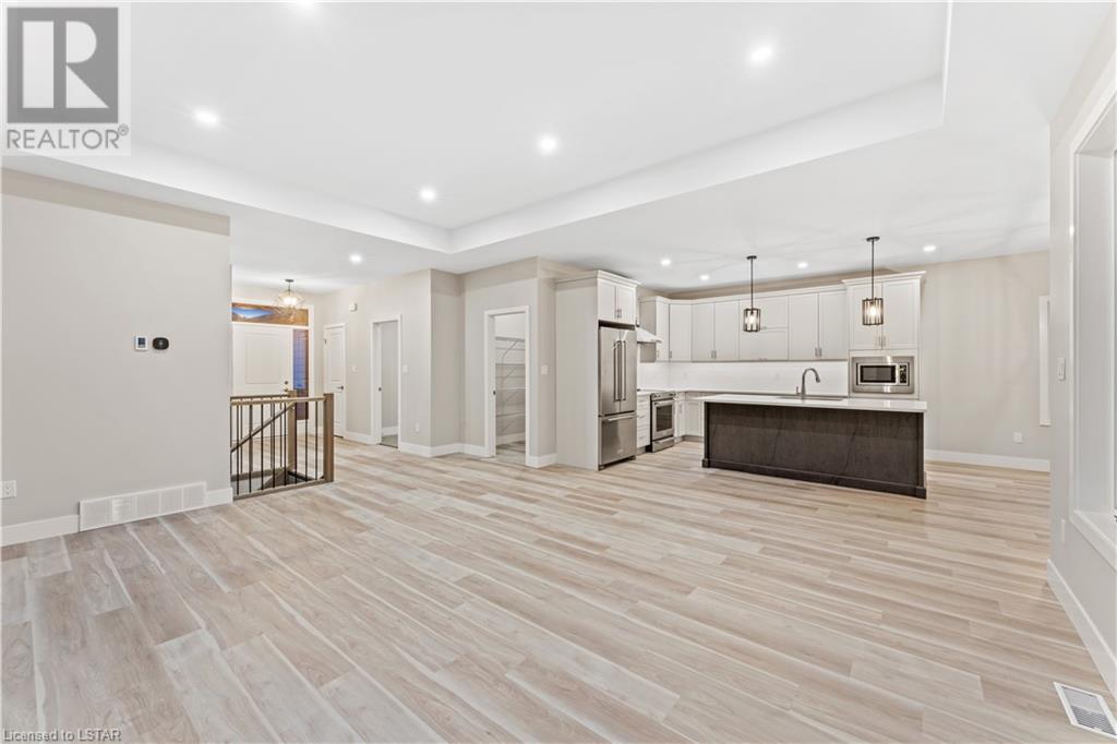 166 HENNESSY Street