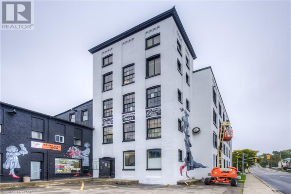 20 PARK HILL Road E Unit# B100, Cambridge