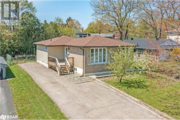 17 DAPHNE Crescent, Barrie