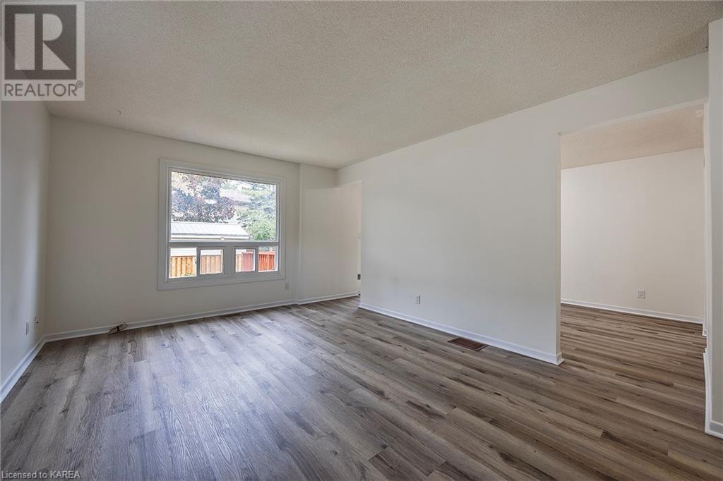 Listing 40371368 - Large Photo # 5