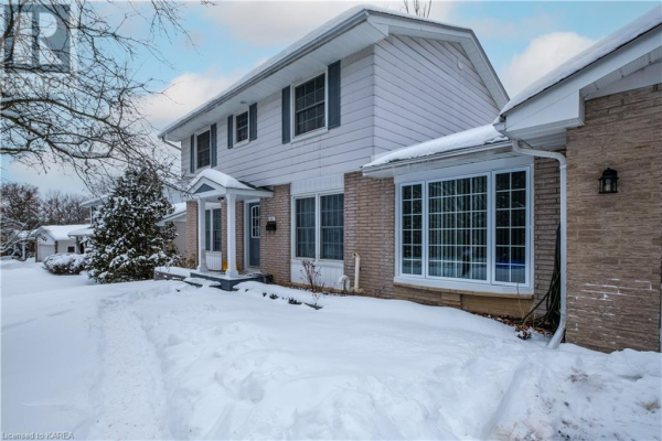 101 FAIRWAY HILL Crescent, Kingston