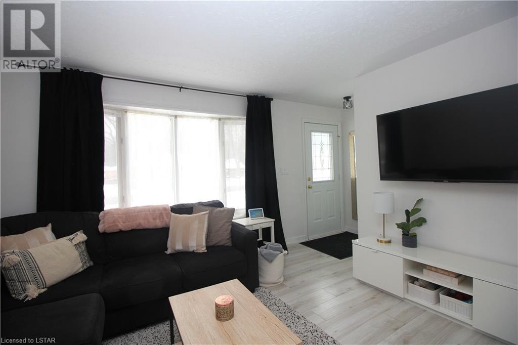 Listing 40372438 - Large Photo # 3