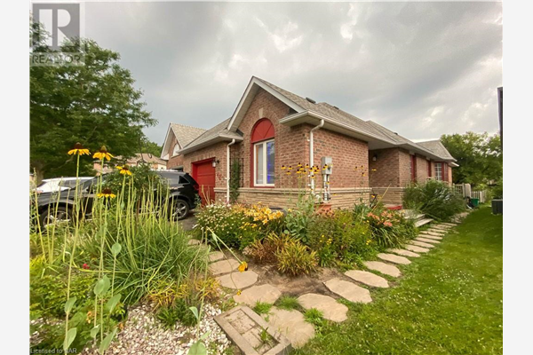42 JEFFERSON Court W, Welland