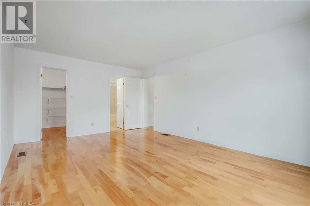 Listing 40378112 - Large Photo # 19