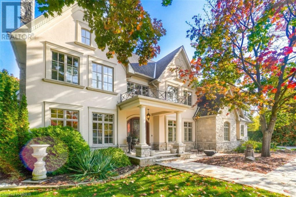 1425 CHRISEDEN Drive, Mississauga