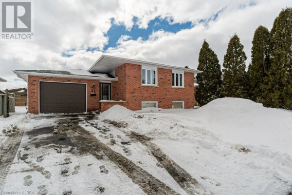 23 MADILL Crescent, Lindsay