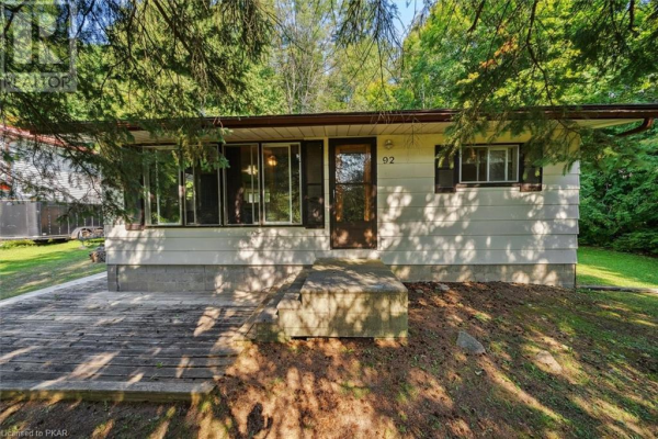 92 LAKESIDE Drive, Ennismore Township