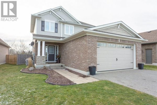 72 TREADWELL Street, Aylmer