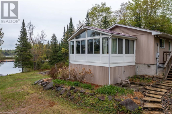 1047 REDWOOD Lane, Highlands East
