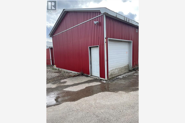 700 YORK Road, Guelph