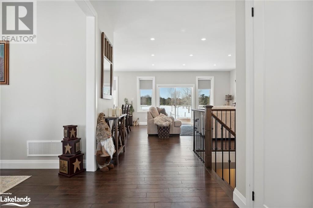 Listing 40384001 - Large Photo # 3