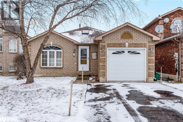 10 BENJAMIN Lane, Barrie