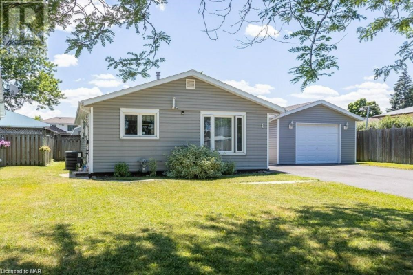 4 LANARK Crescent, St. Catharines