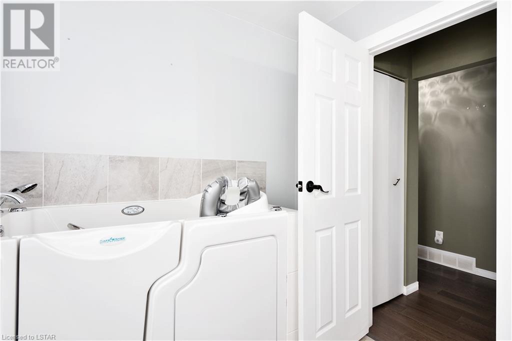 Listing 40389191 - Large Photo # 22
