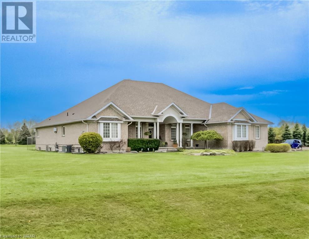 2 CLOVERLEA Crescent