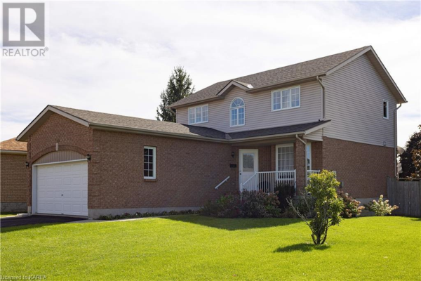 765 WOODSIDE Drive, Kingston