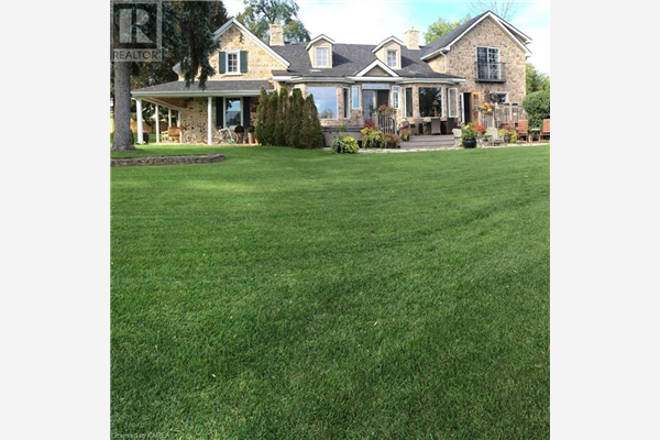 561 MACDONALD Drive, Gananoque