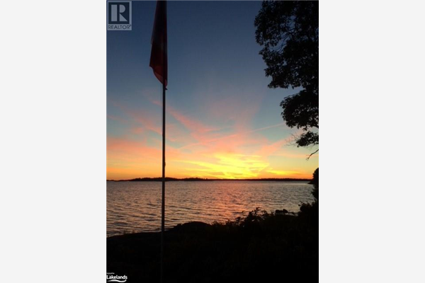 1 A71 EYEWAHAY Island, Pointe au Baril