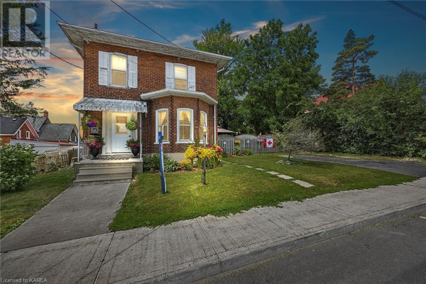 82 ROBERT Street, Napanee