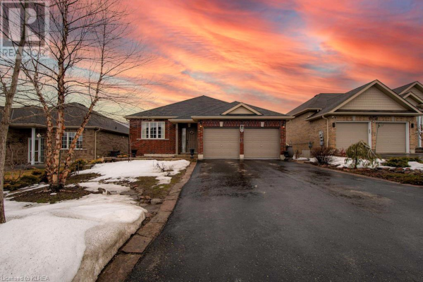 8 HUTTON Road, Lindsay
