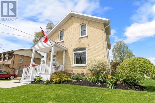 221 KING Street W, Mount Forest