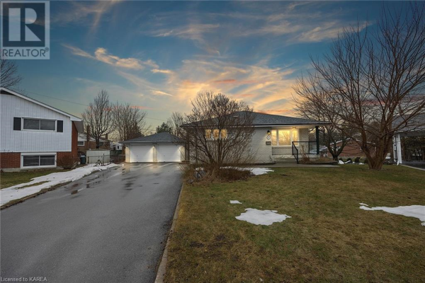 92 BRENTWOOD Crescent, Kingston