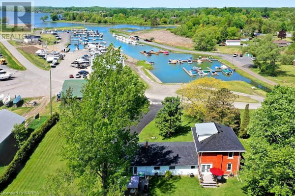 22 CLARK Drive, Gananoque