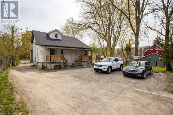7 MAY Place, Kitchener