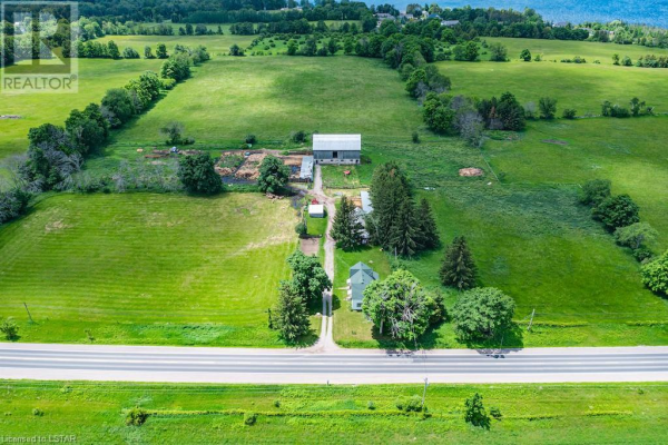 1624 TARA Road, Ennismore Township