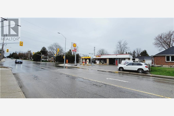 703 DEVONSHIRE Avenue, Woodstock