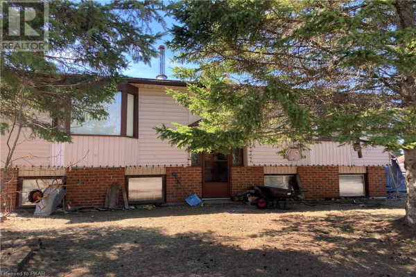 15 CEDAR Road, Highlands East