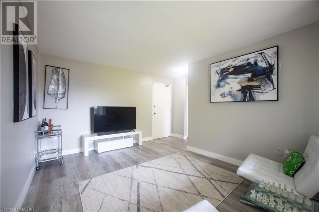 Listing 40414115 - Large Photo # 2