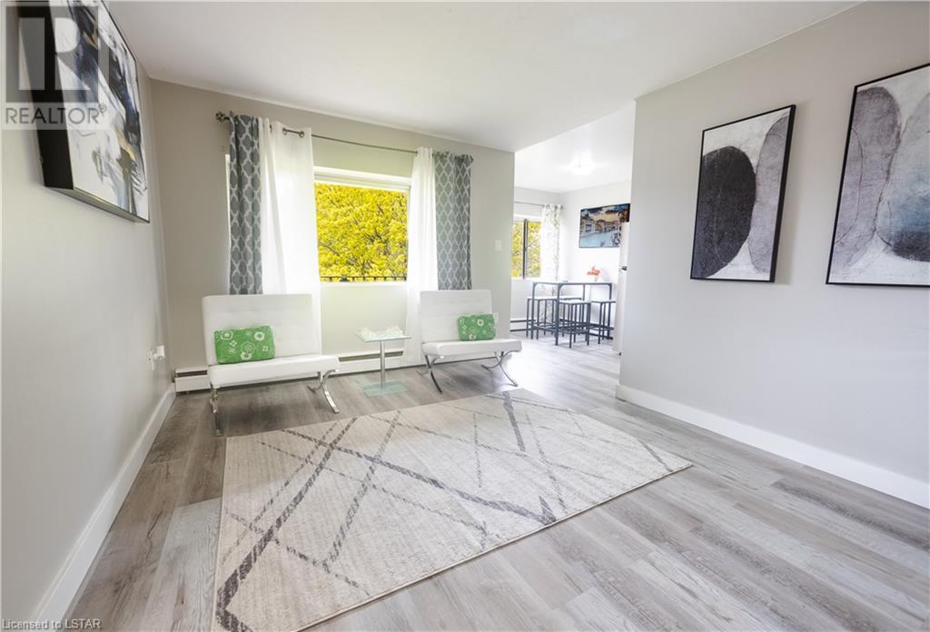 Listing 40414115 - Large Photo # 1