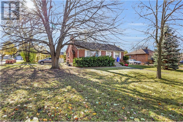 751 LEROY Avenue, London