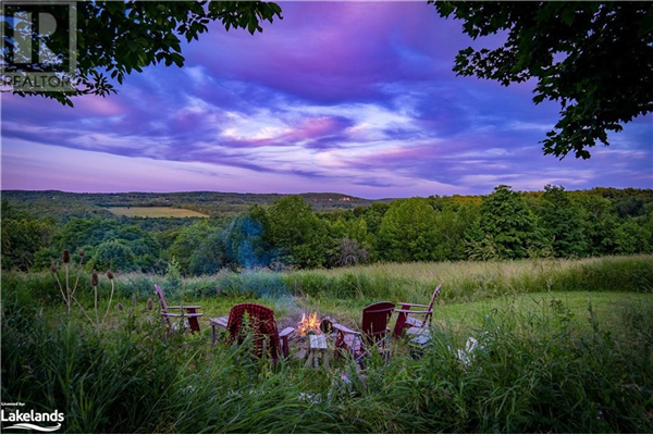 355639 THE BLUE MOUNTAINS-EUPHRASIA Townline, Clarksburg