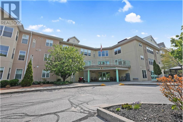 8 HURON Street Unit# 204, Lindsay