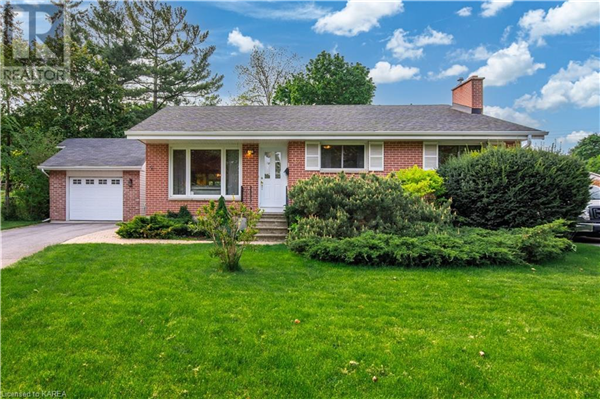 32 GRETNA Green, Kingston