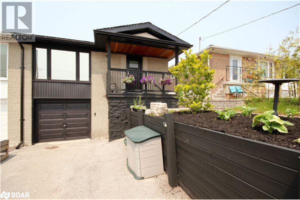 713 SUNNYPOINT Drive, Newmarket