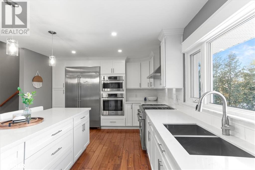 35 INDIAN Trail, Collingwood