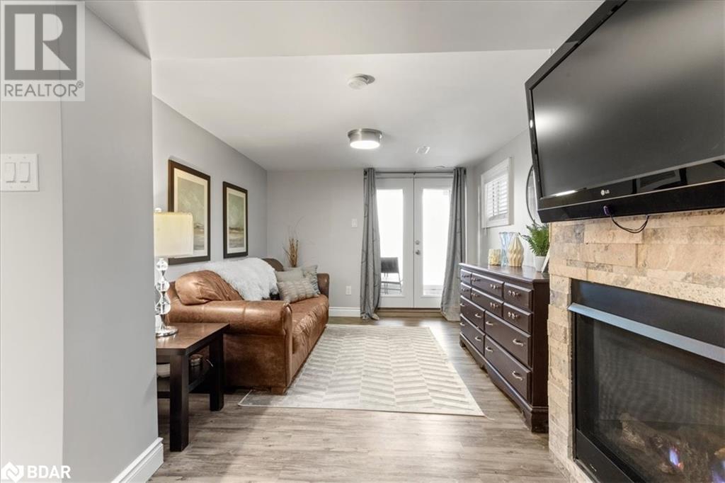 35 INDIAN Trail, Collingwood