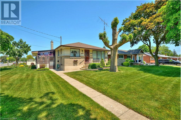 6883 STAMFORD GREEN Drive, Niagara Falls