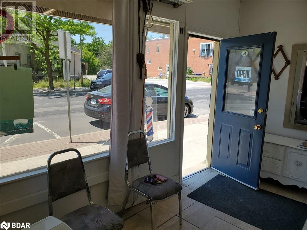 3 QUEEN Street N Unit# 3