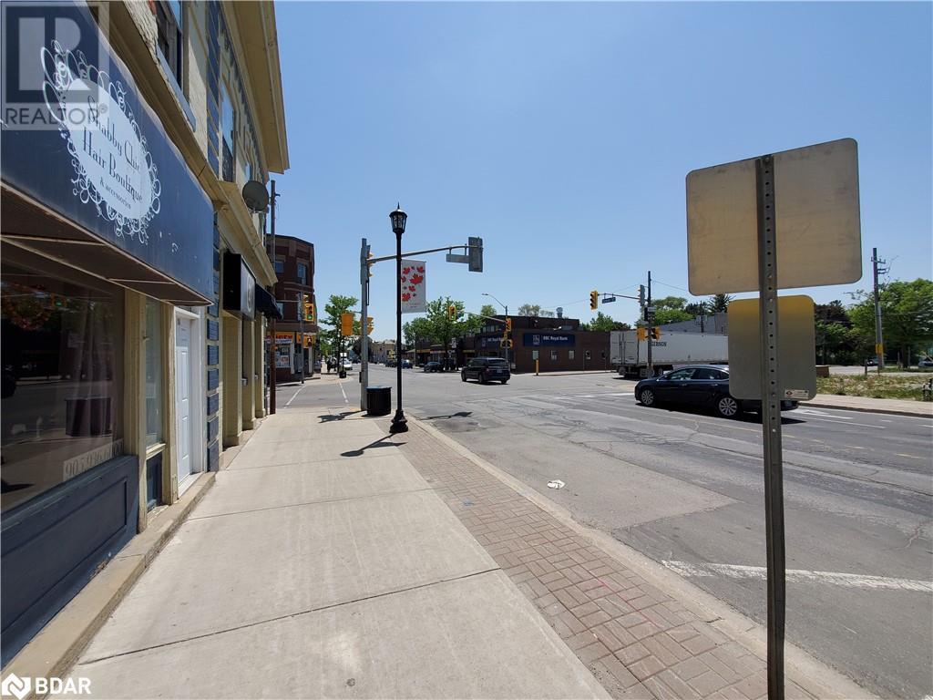 3 QUEEN Street N Unit# 3
