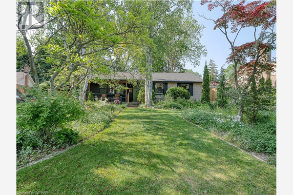 804 GLADSTONE Drive, Woodstock