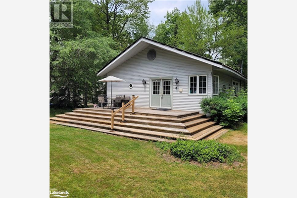 19 HASTINGS Avenue, Tiny