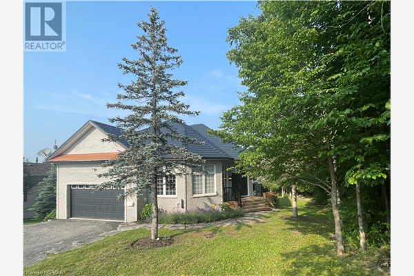 137 SUMCOT Drive, Buckhorn