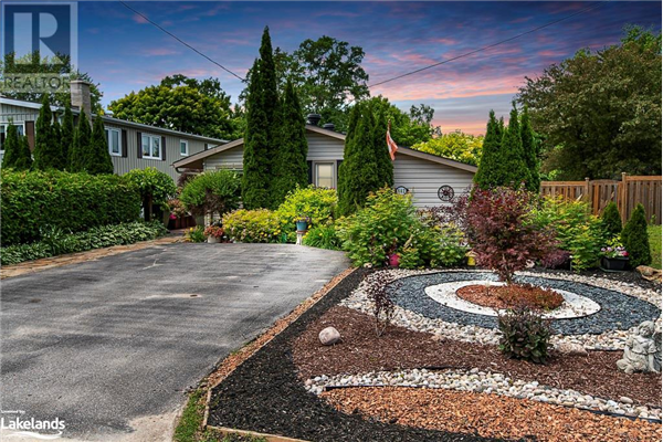 542 MAPLE Street, Collingwood