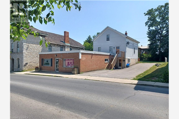 676 KING Street W, Kingston